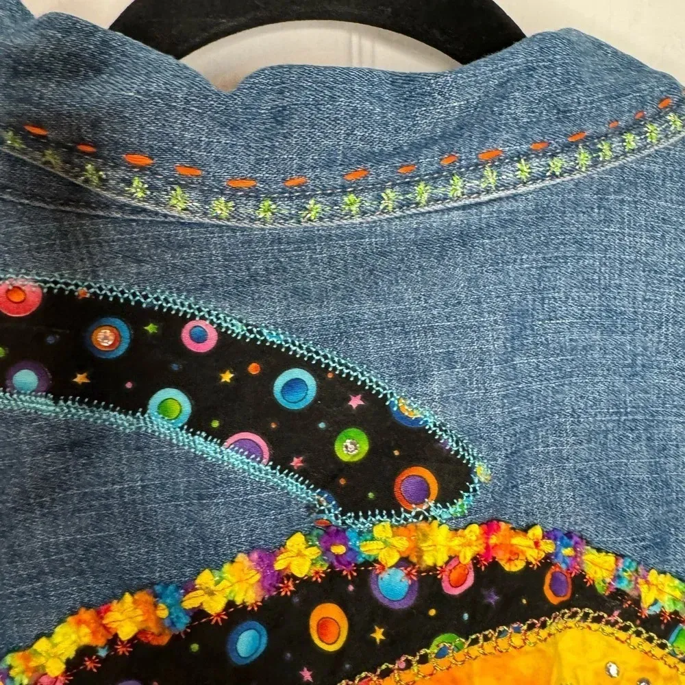 LIZ CLAIBORNE CRAZY HORSE Vintage Funky Artsy Embroidered Denim Jean Jacket - Image 4