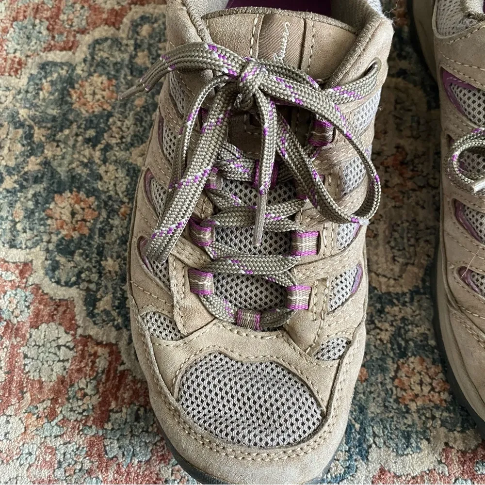 •Eddie Bauer women’s hiking shoes• Size 7.5 - Image 5