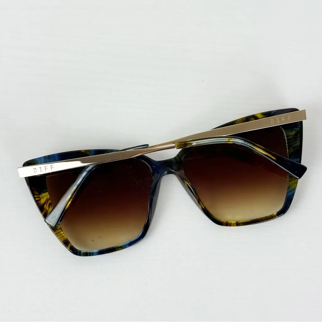 DIFF Eyewear Becky II 56mm Polarized Cat Eye Sunglasses - Image 4