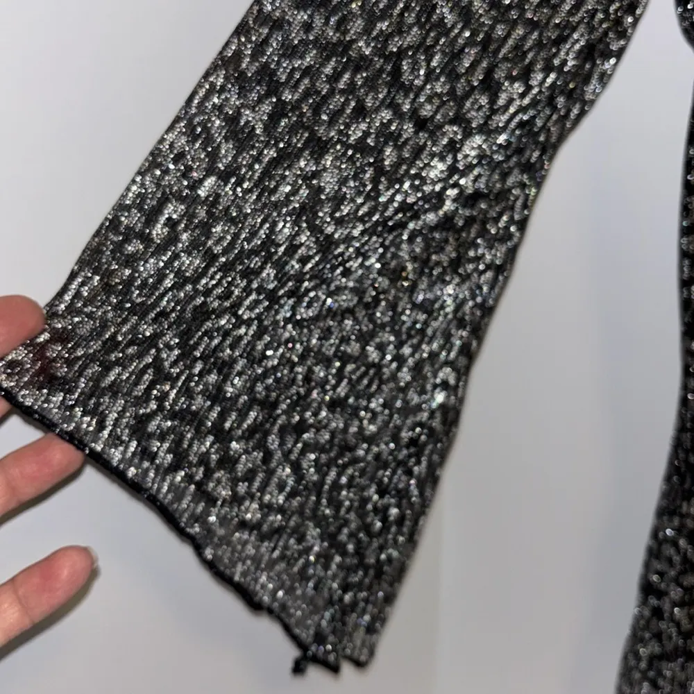 SARA MICHELLE….SILVER METALLIC SHEER LIKE JACKET WITH ATTACHED BLACK POLY TANK Silver Size M - Image 4