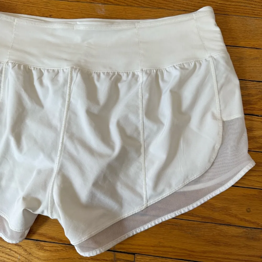 Women’s Lululemon White Mind Over Miles Athletic Shorts Size 12 - Image 4