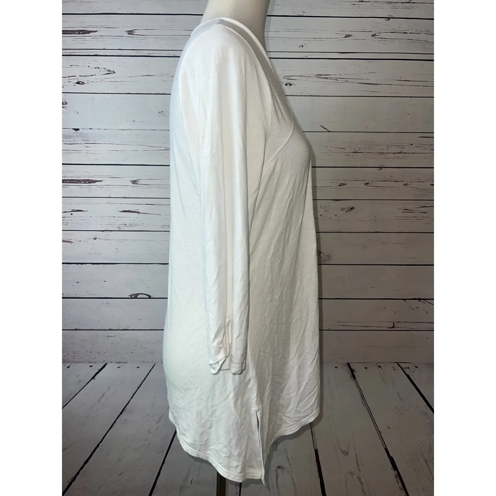 Chicos Zenergy Tunic Top Seam Detail White Flowy Comfy size 0 Blouse Shirt Small - Image 8