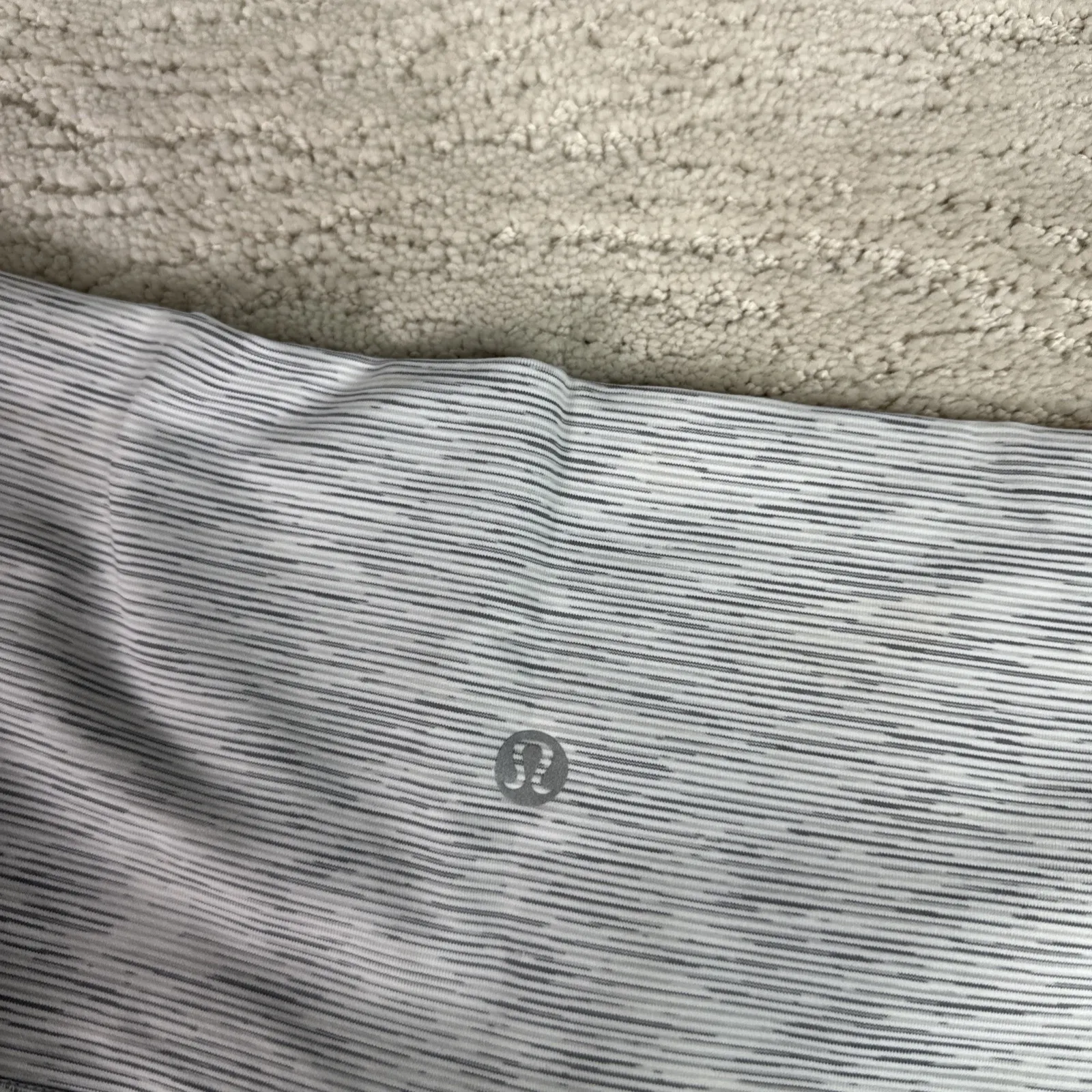 Women's Lululemon Size 10 Wunder Under Crop High Rise Scallop Hem Leggings - Image 6