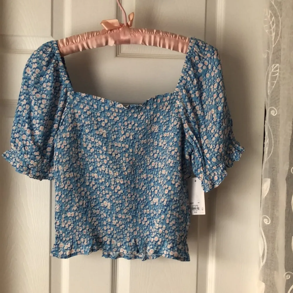 SO crop top, floral pattern, on or off shoulder, smocked - Image 6