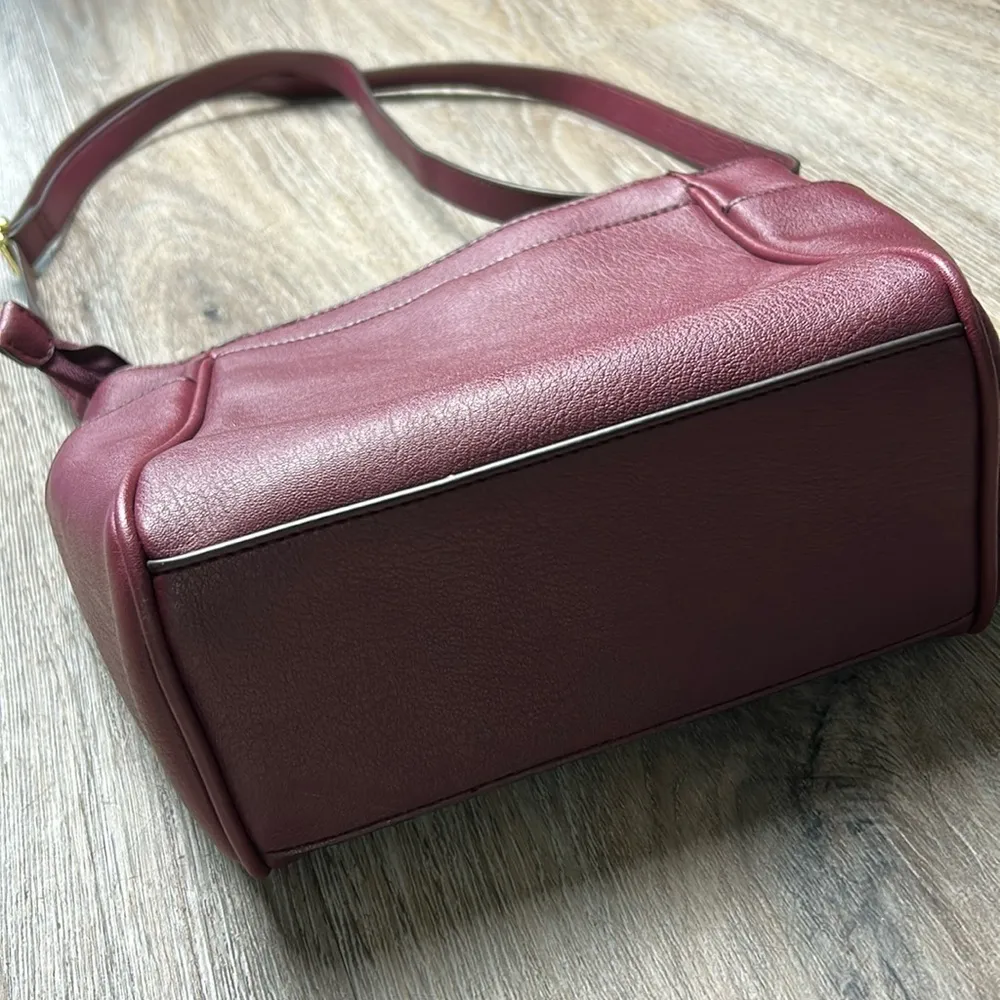 Liz Claiborne Faux Leather Crossbody Bag - Image 14