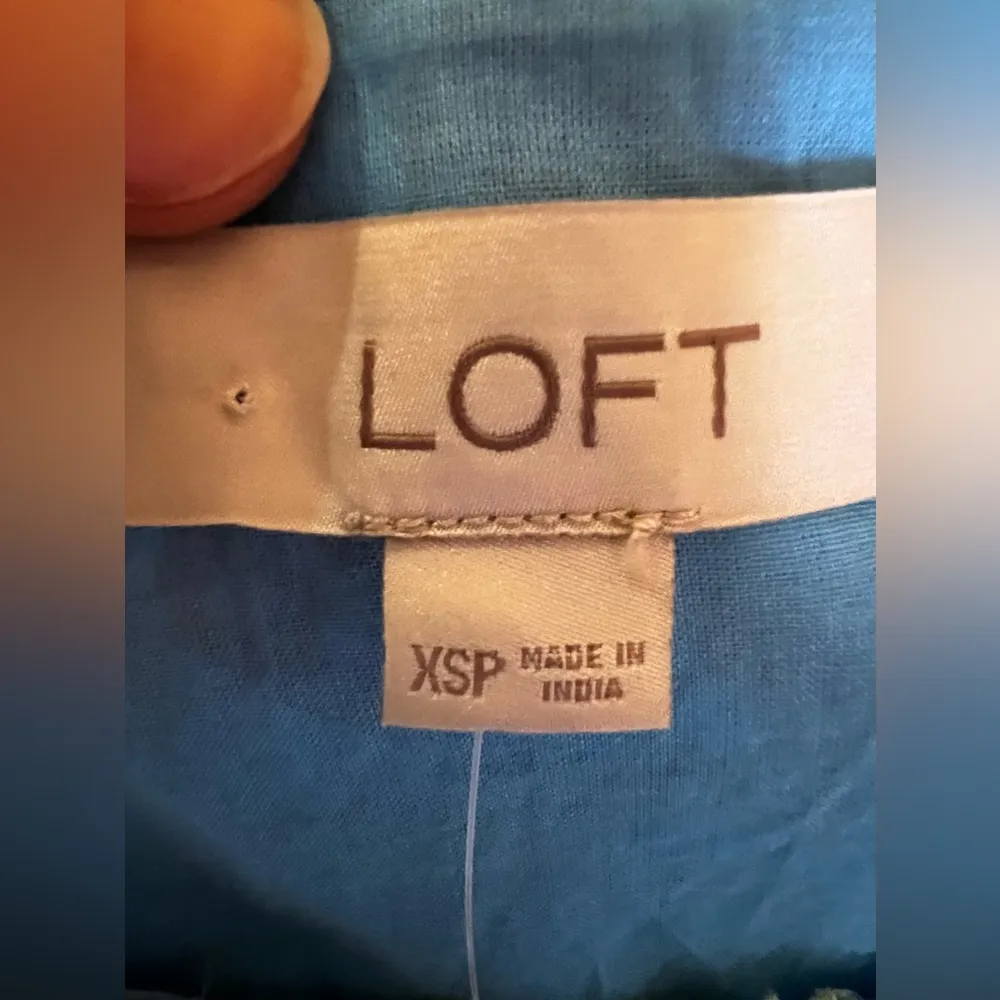 Ann Taylor Loft SHIRRED SHOULDERS Ruffle Sleeveless M Shirt Sky Blue floral XS - Image 9