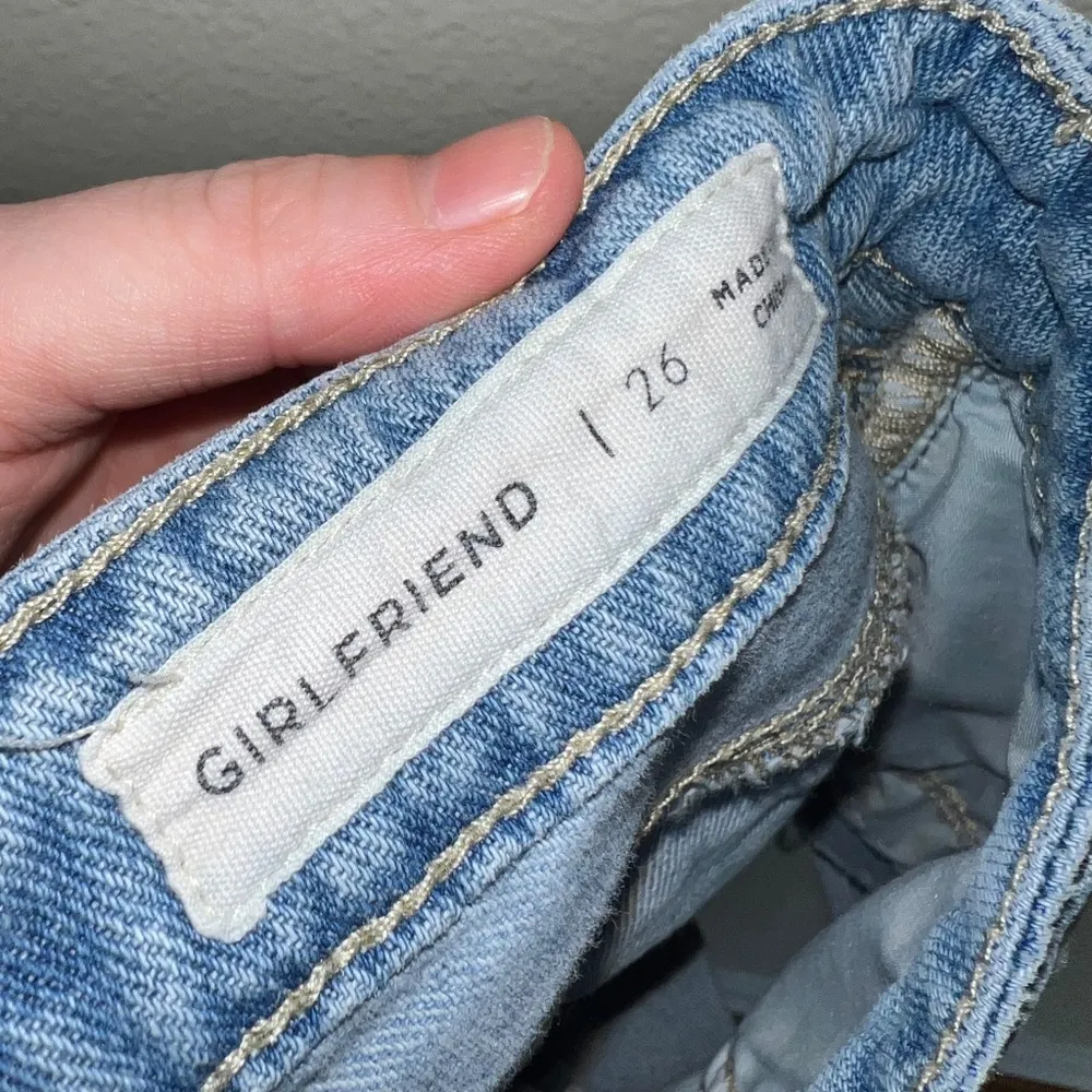 Bullhead Denim Light Wash Mid Rise Girlfriend Jean Shorts size 26 - Image 2