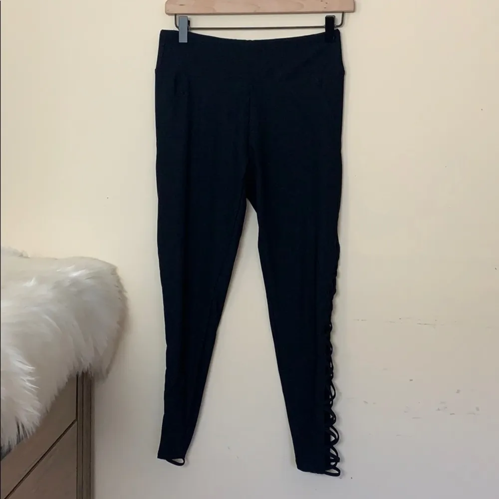 marika • workout legging with cutout detail Size M - Image 31