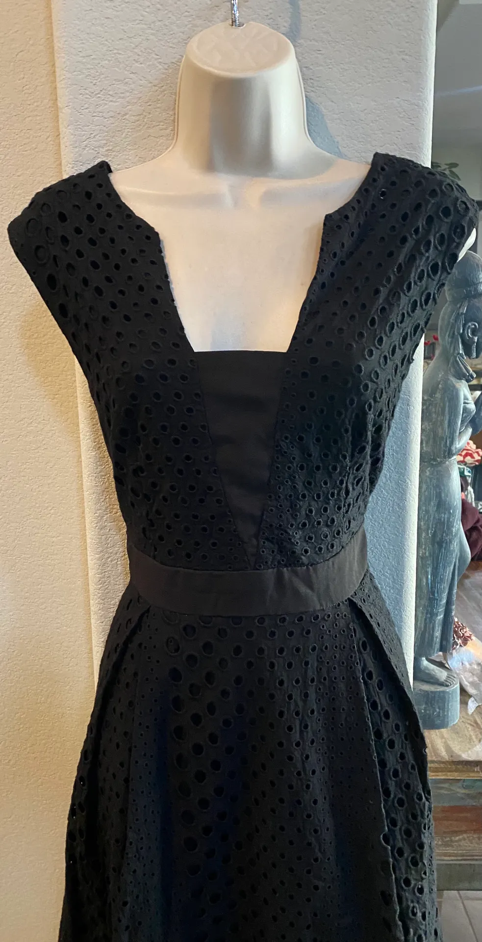 Like new  Adelyn Rae black dress. Sz M - Image 4