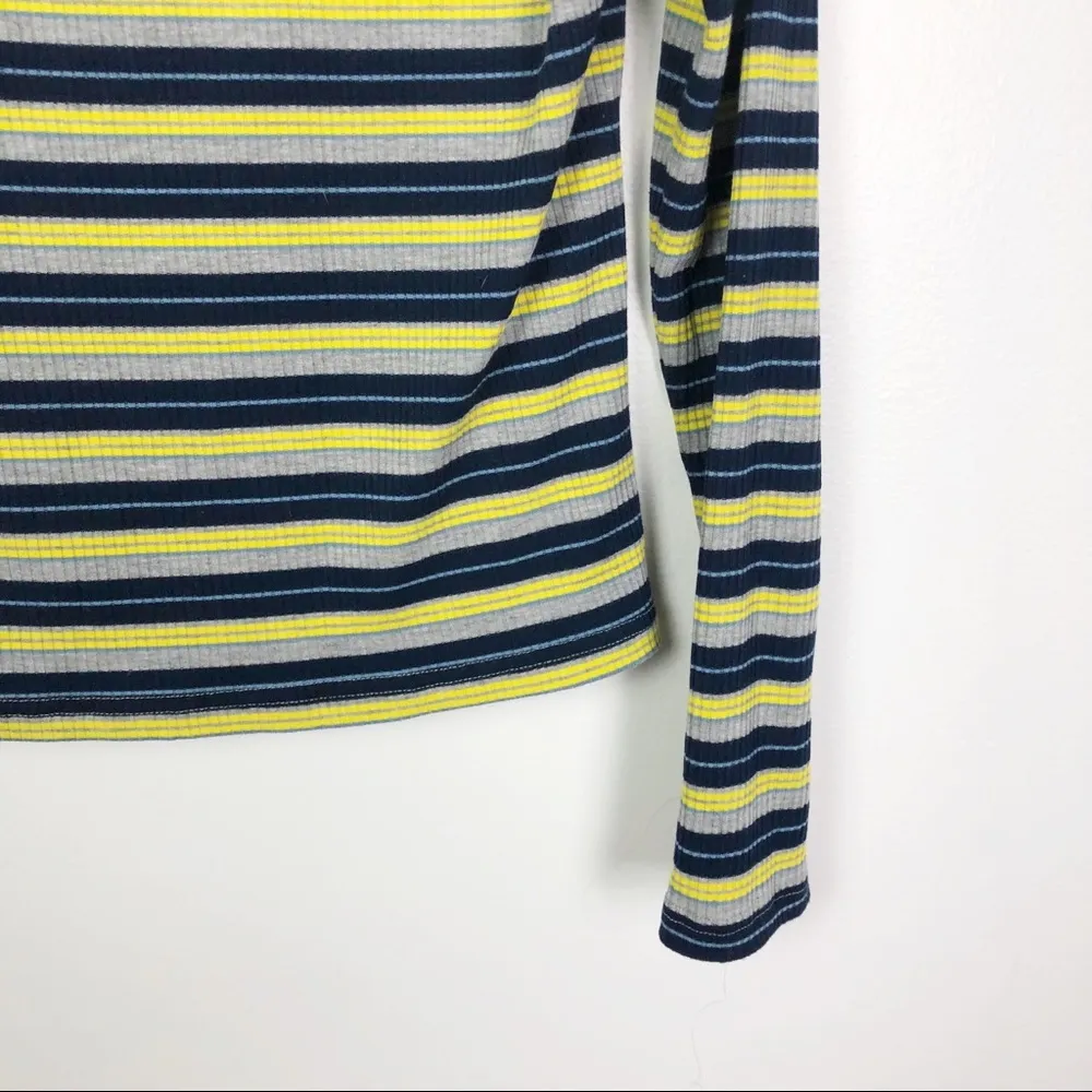 Code x Mode  Striped Mock Neck Zip Front Top Size Medium - Image 3