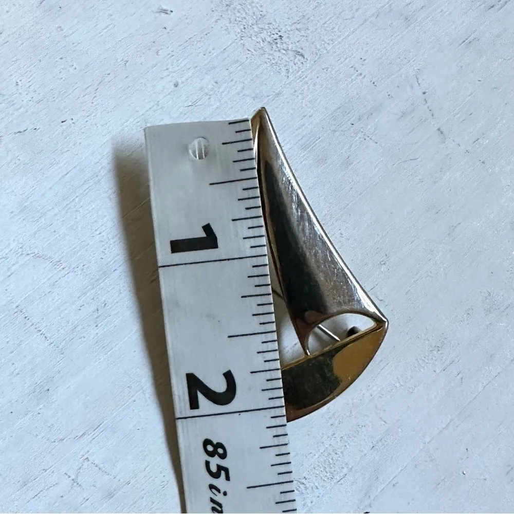 Silver and gold tone sailboat pin - Image 6