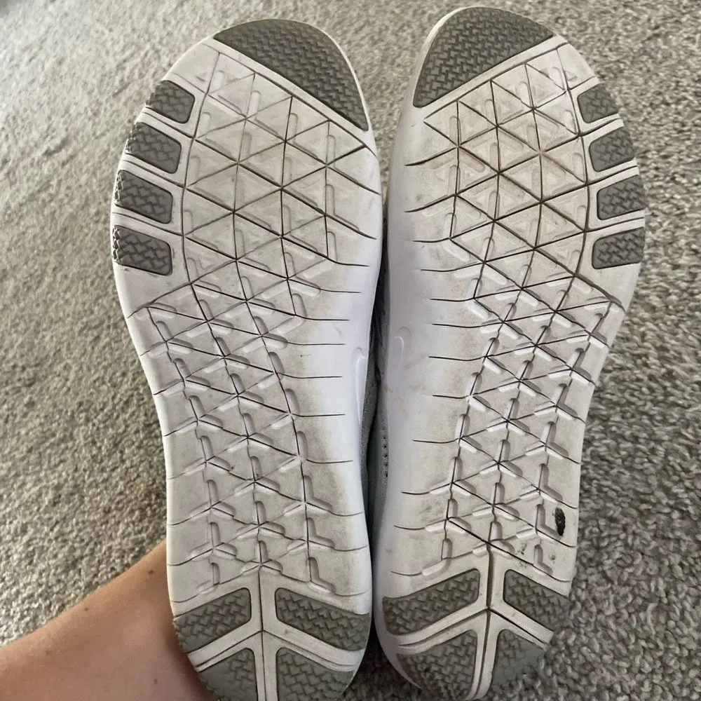 NIKE FREE FOCUS FLYKNIT TRAINING WHITE‎ BLACK WOLF GREY 844817-100 WOMENS SIZE 8 - Image 3