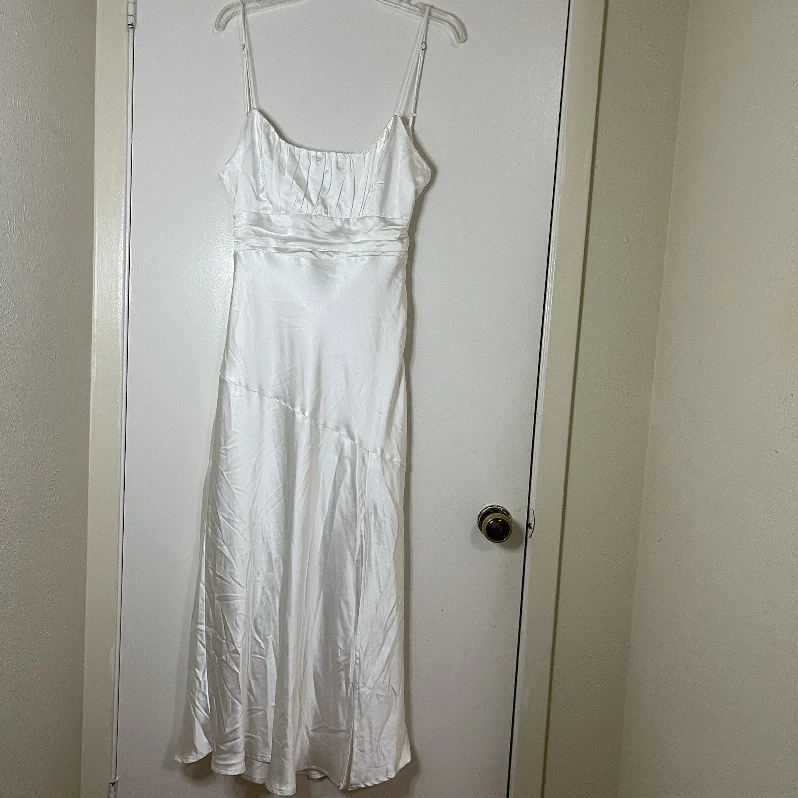 NEW! Selfie Leslie Abby Cami Strap Gathered Bust Front Split Midi Dress White LG - Image 4