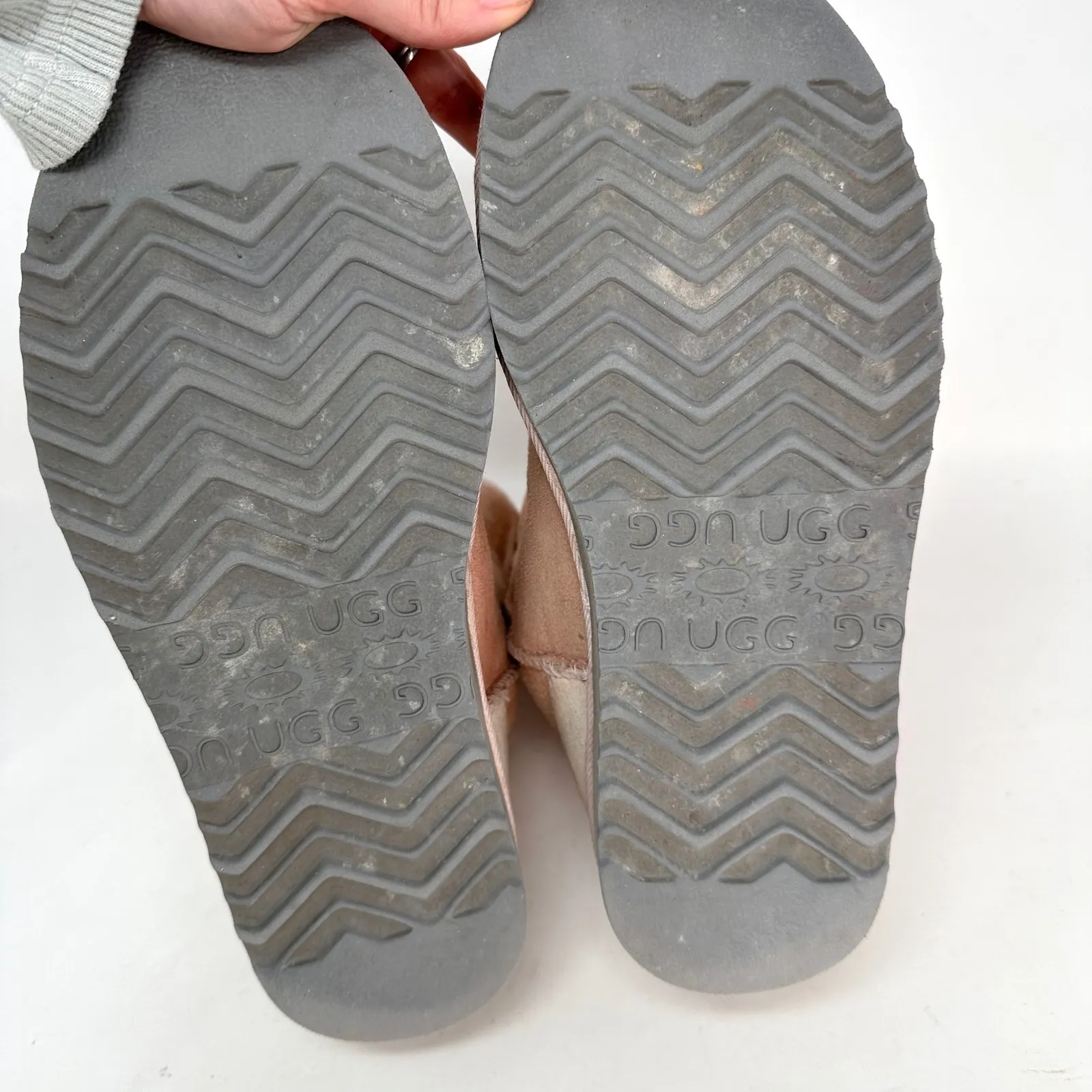 UGG  Classic Short Shearling Boot Pink‎ Size 8 - Image 6