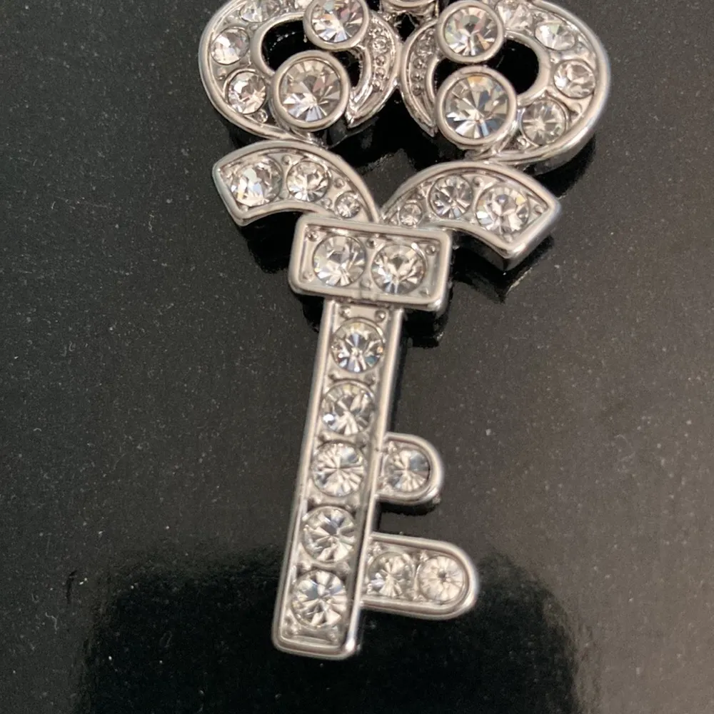 Crystal Keychain in Silver. 5” long Key with Sparkly Crystals. Pretty. - Image 4