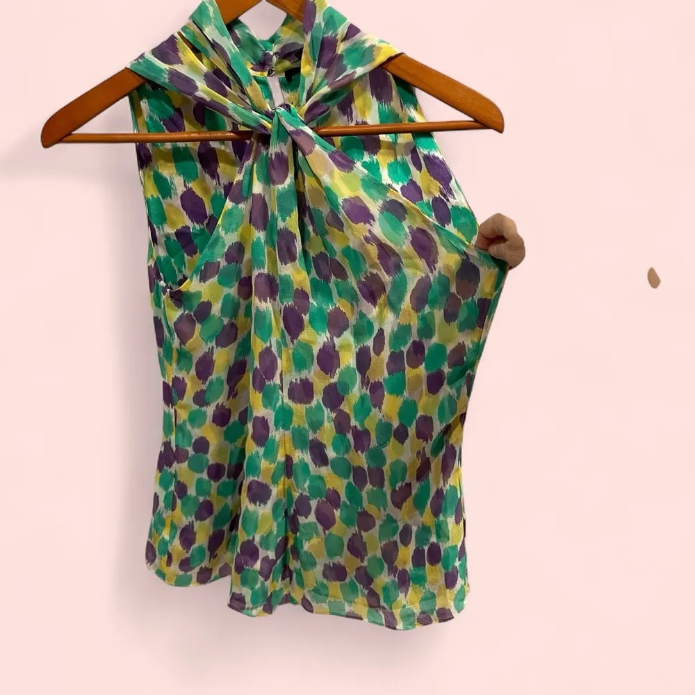 Swanky silk dots pattern twist neck sleeveless mock neck keyhole blouse Etcetera - Image 2