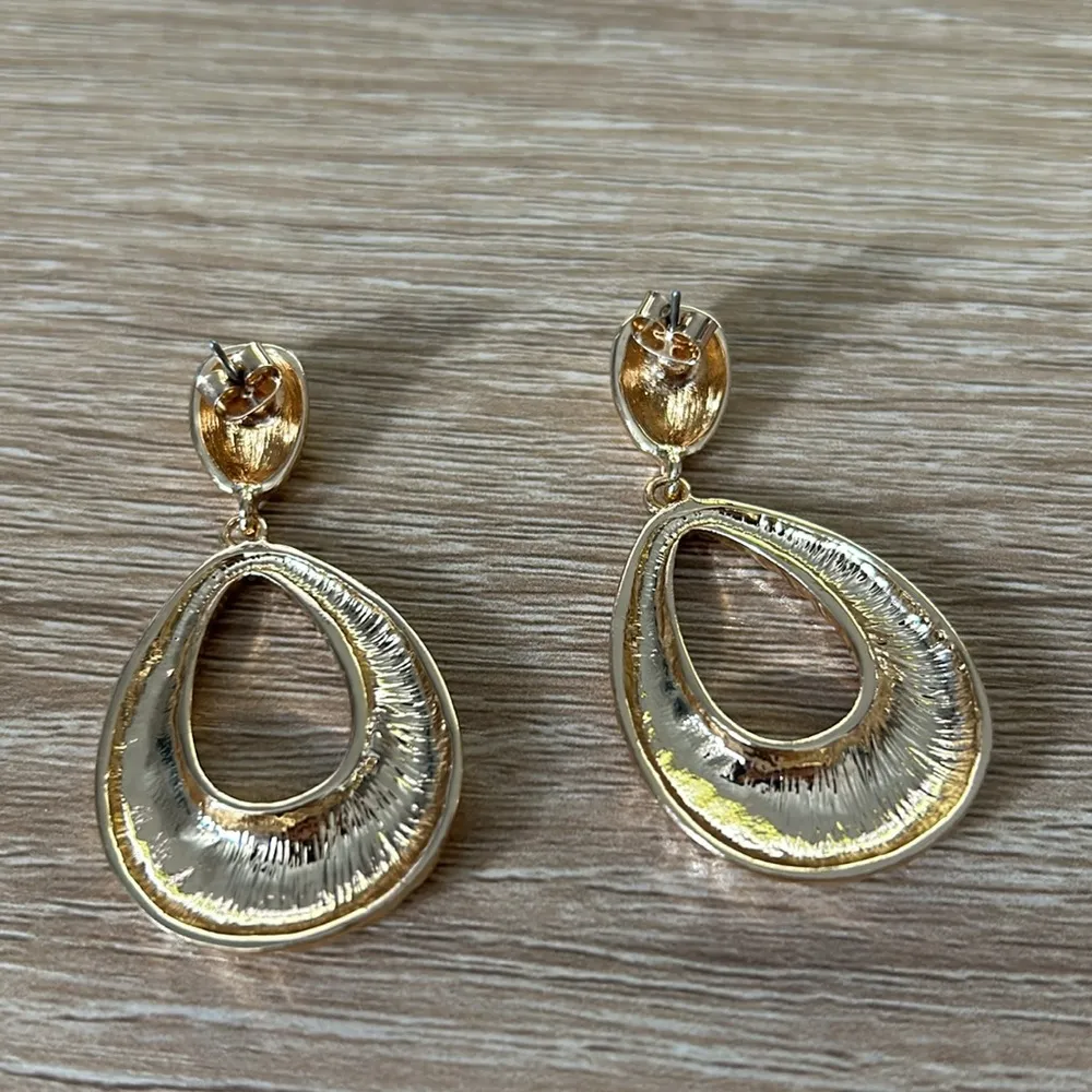 Good teardrop earrings Gold - Image 2