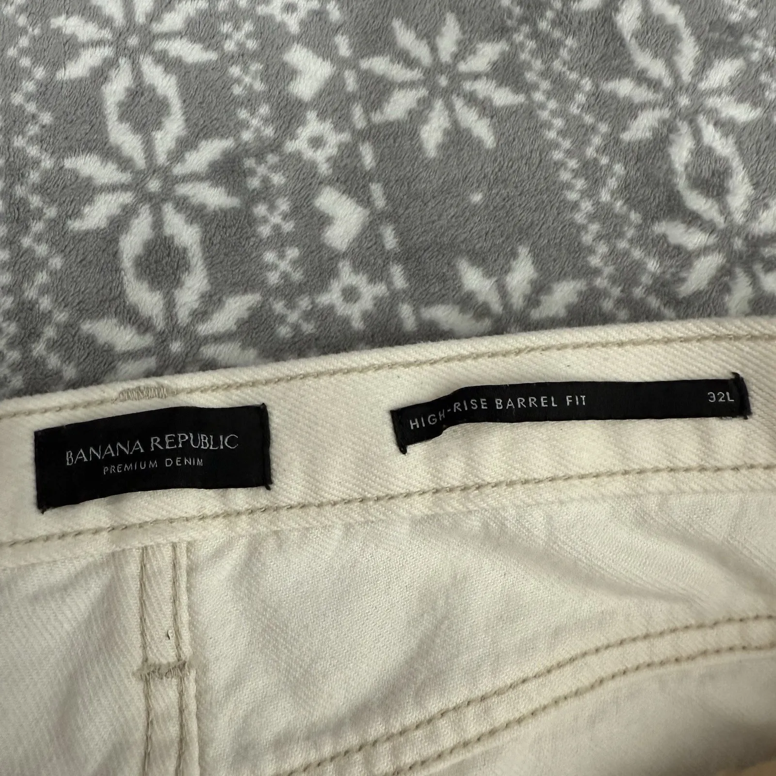 Banana Republic Premium Denim High Rise Barrel Fit‎ Jean In Ecru Size 32 Long - Image 5