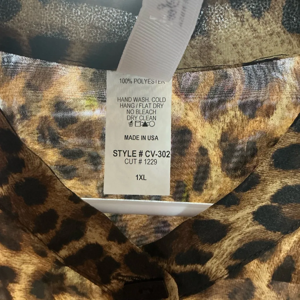 Chic Leopard Print Women's Button Down Shirt Brown Size undefined - Image 3