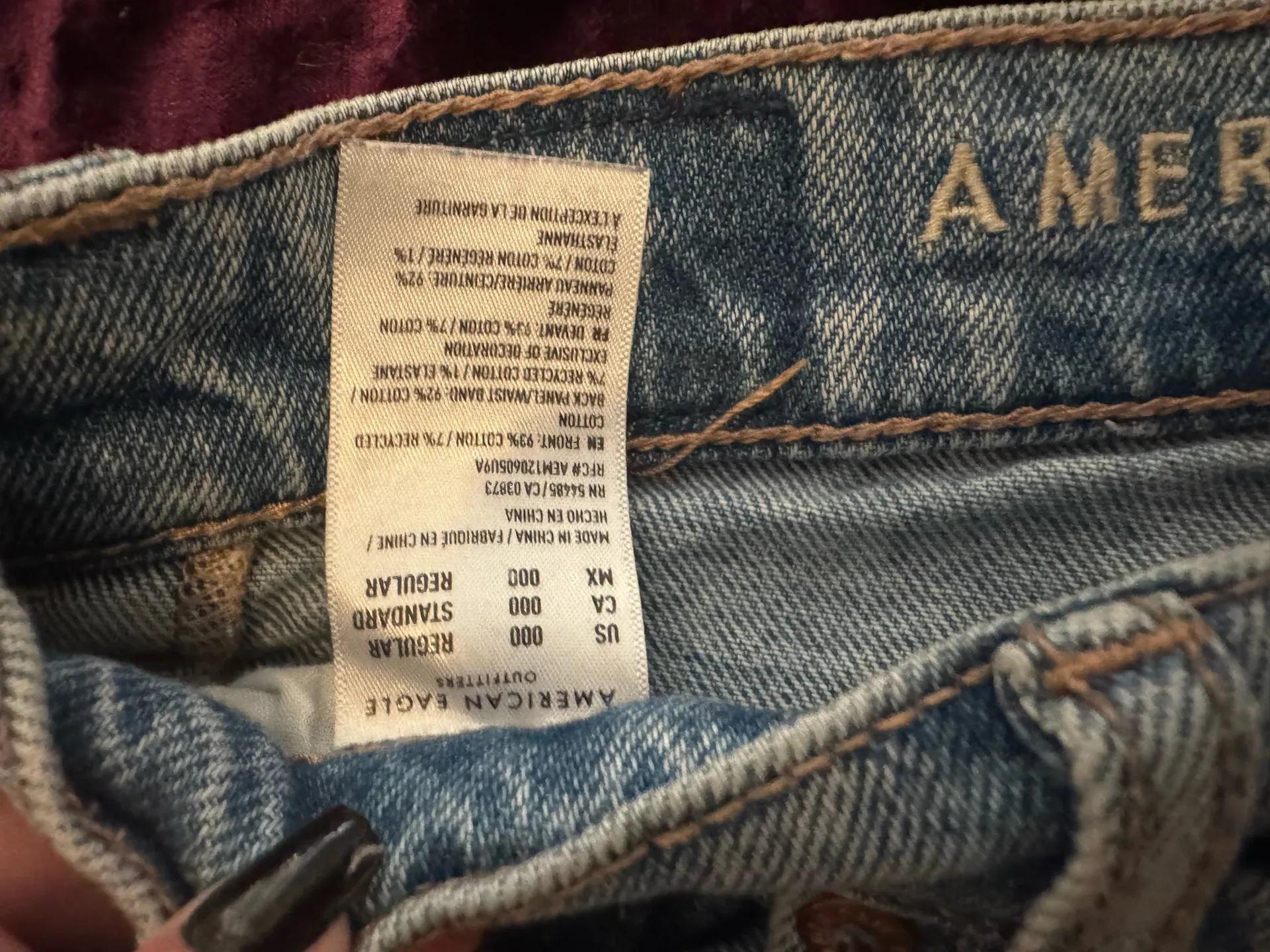American Eagle Jeans Ripped Mom High-Rise - Image 4
