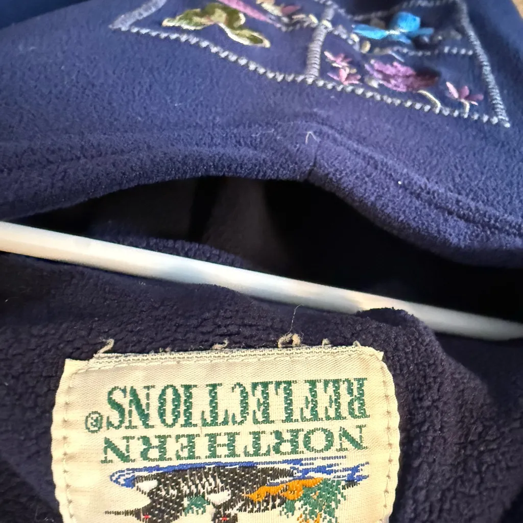 Northern Reflections Navy Embroidered Fleece Pullover Women’s L/XL 90s Vintage - Image 4