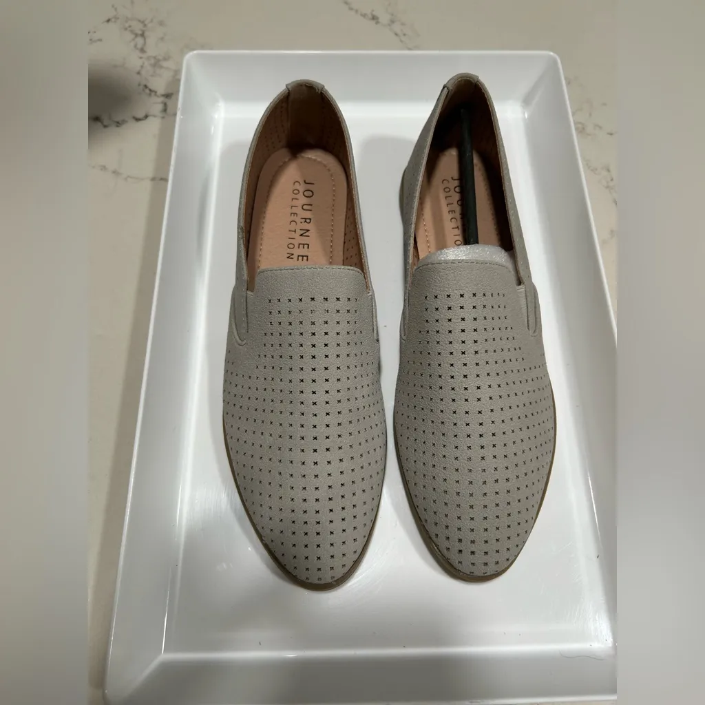 NEW Gray Journee Comfort Foam Lucie Dress Flats Shoes 7.5 $80 - Image 3