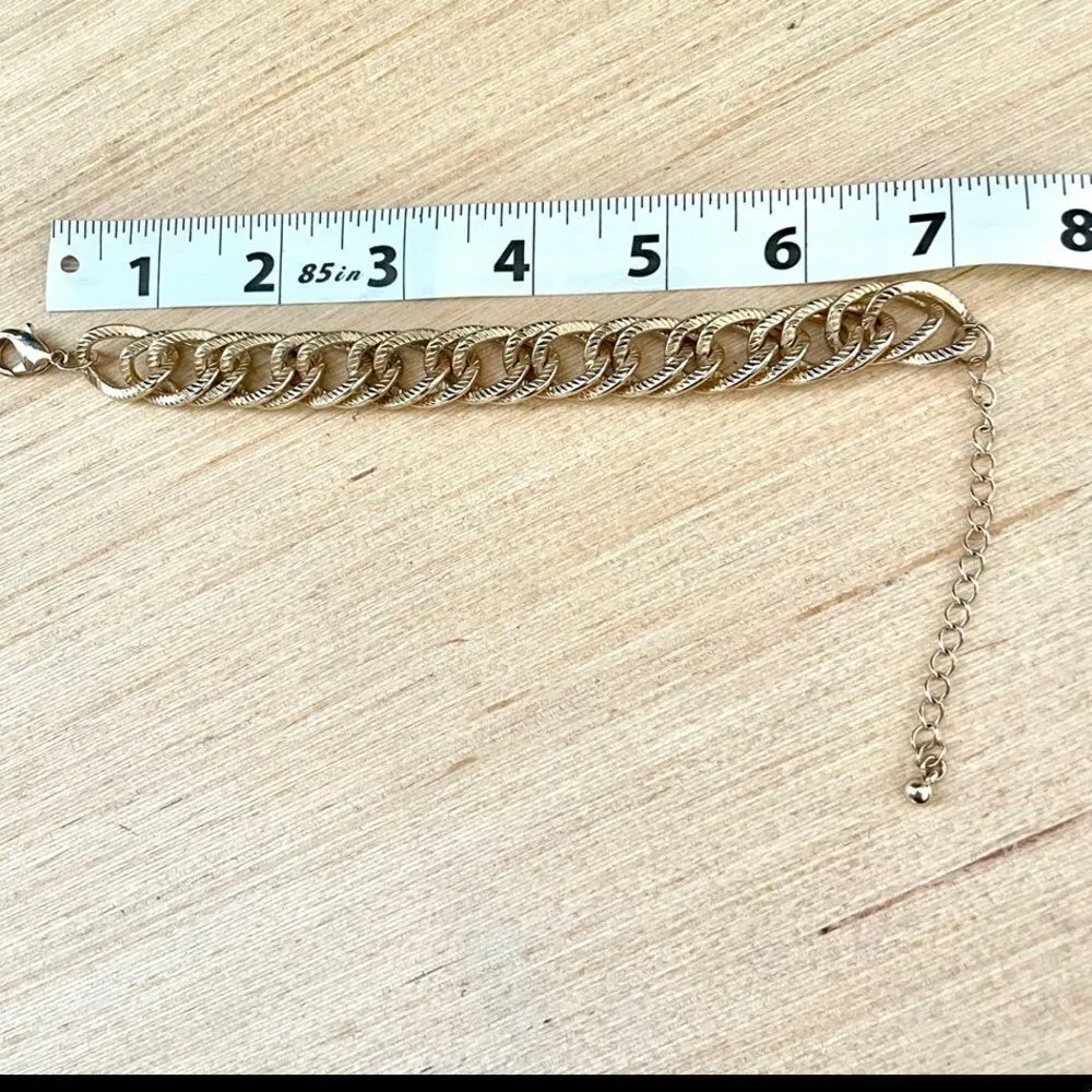 Gold tone link bracelet - Image 4