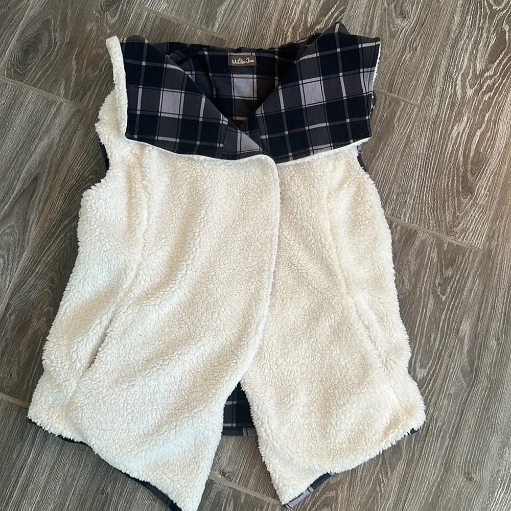 Womens Matilda Jane size small S reversible Sherpa black gray plaid winter vest - Image 5