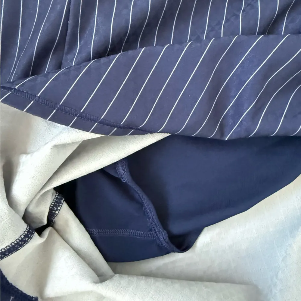 Oiselle Long Toolbelt‎ 6” Roga Shorts - Size 10 - Grounded Pinstripe - NWT - Image 9