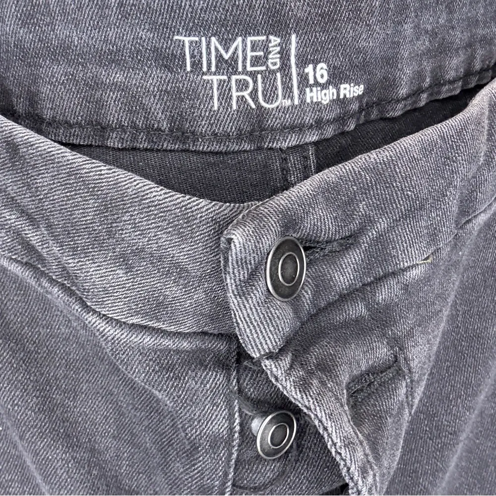 Time and True Black Denim Cropped Jeans - Image 3