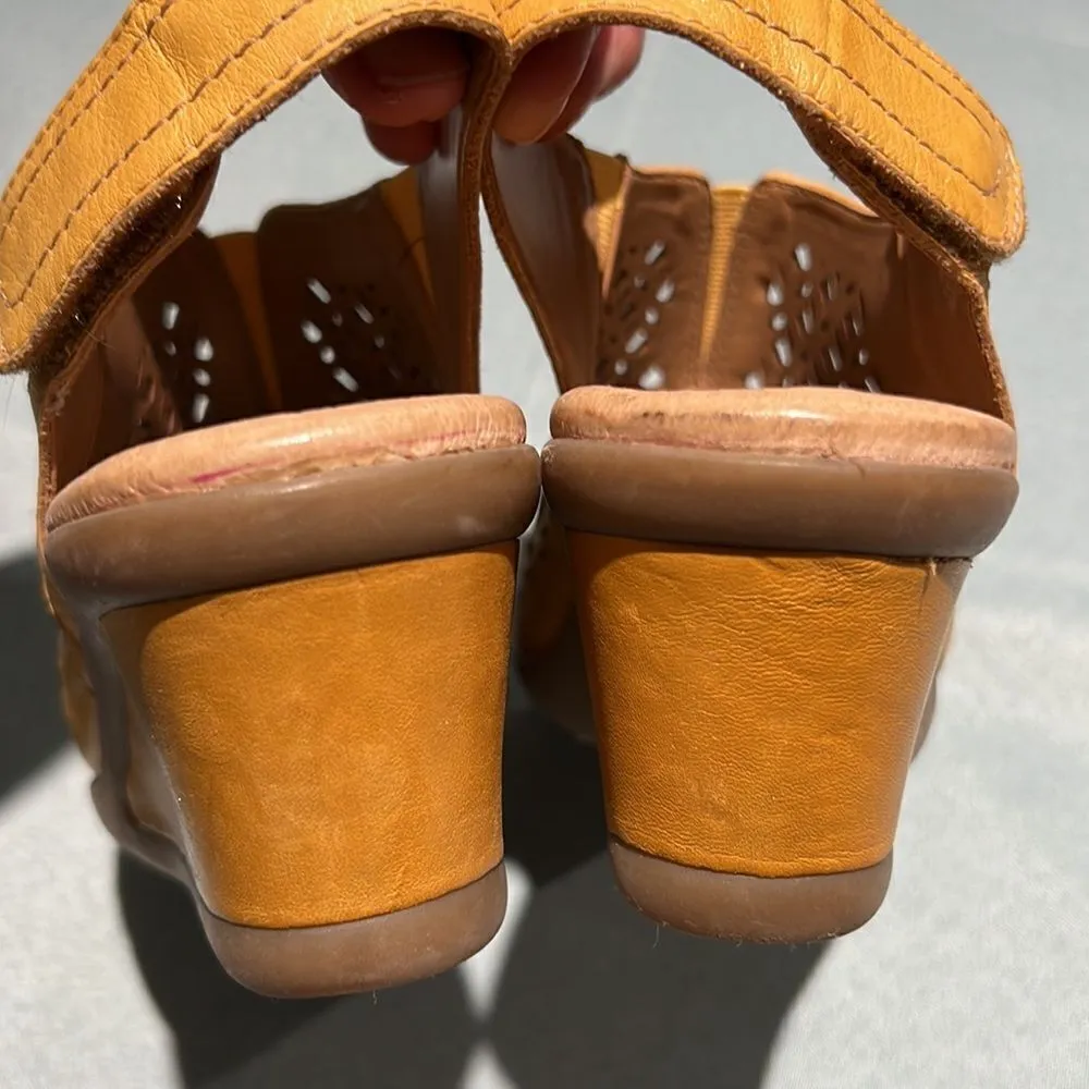 Earth Brand Cascade Leather Peep Toe‎ Wedge Sandal Perforated Size 6.5B B48 Yellow - Image 6