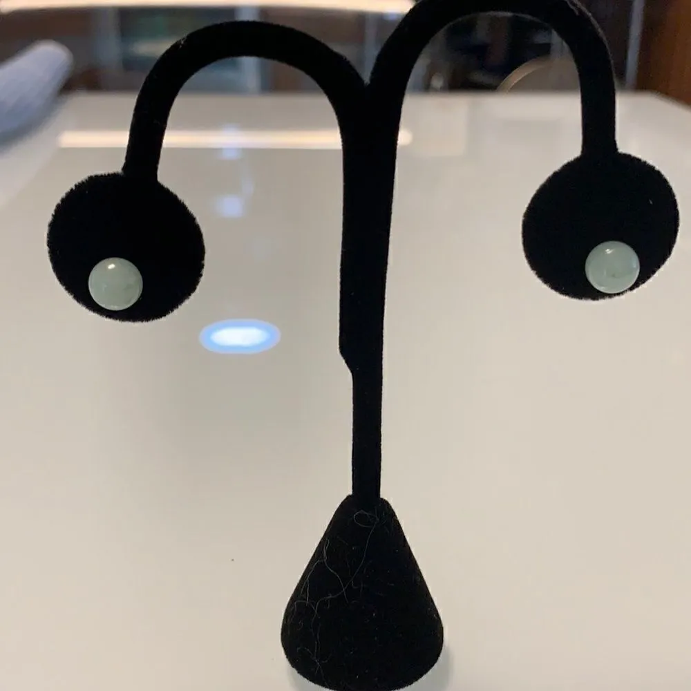 14kt Yellow Gold Green Jade Stud Earrings - Image 2