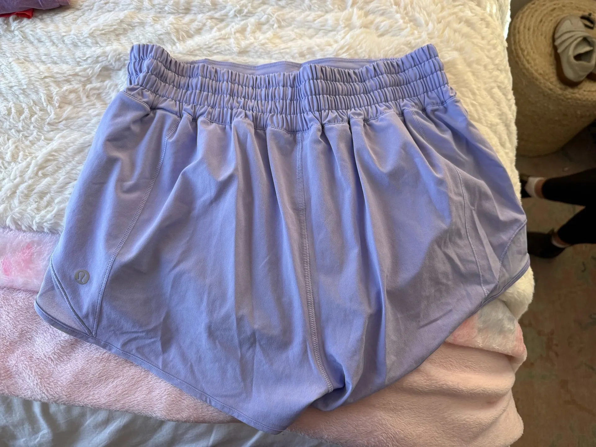 Lululemon Hotty Hot Shorts 2.5" High-Rise - Image 2