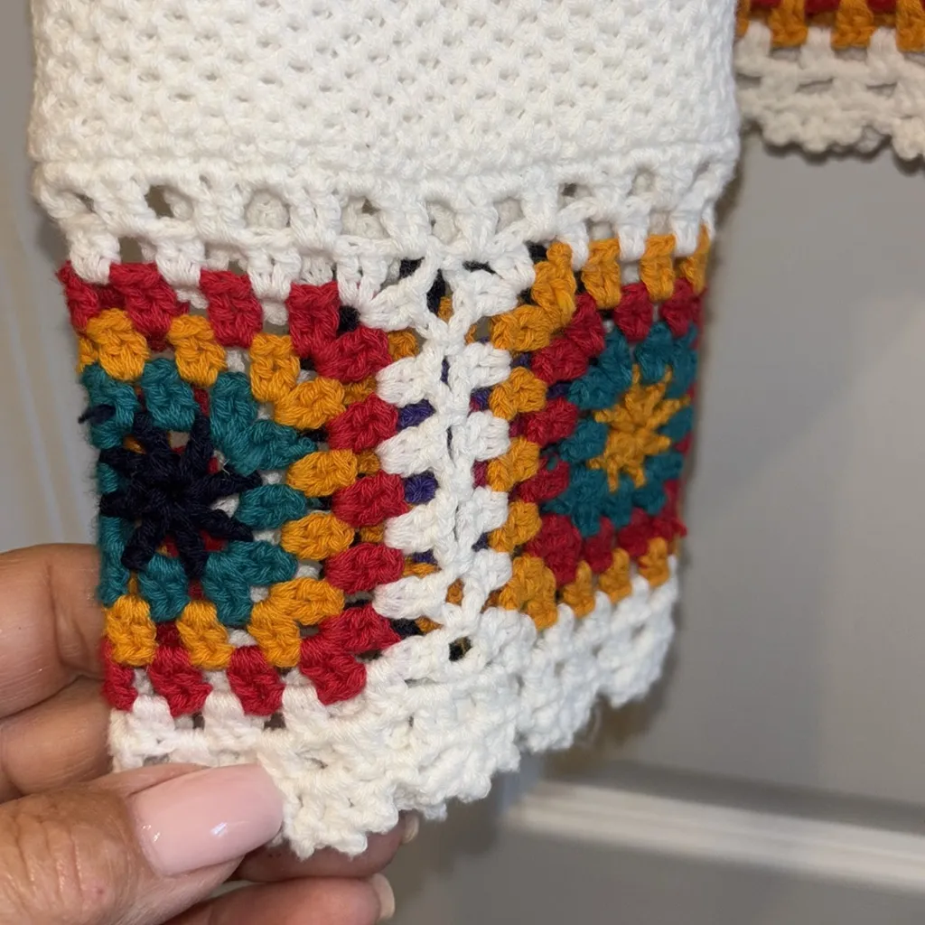 JOSEPH A. WHITE KNIT SWEATER WITH COLORFUL BLOCK SQUARES SURROUNDING BOTTOM HEM - Image 7