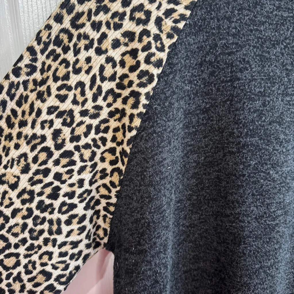 Lovely Souls gray leopard long sleeve full zip sweater size 2XL - Image 2