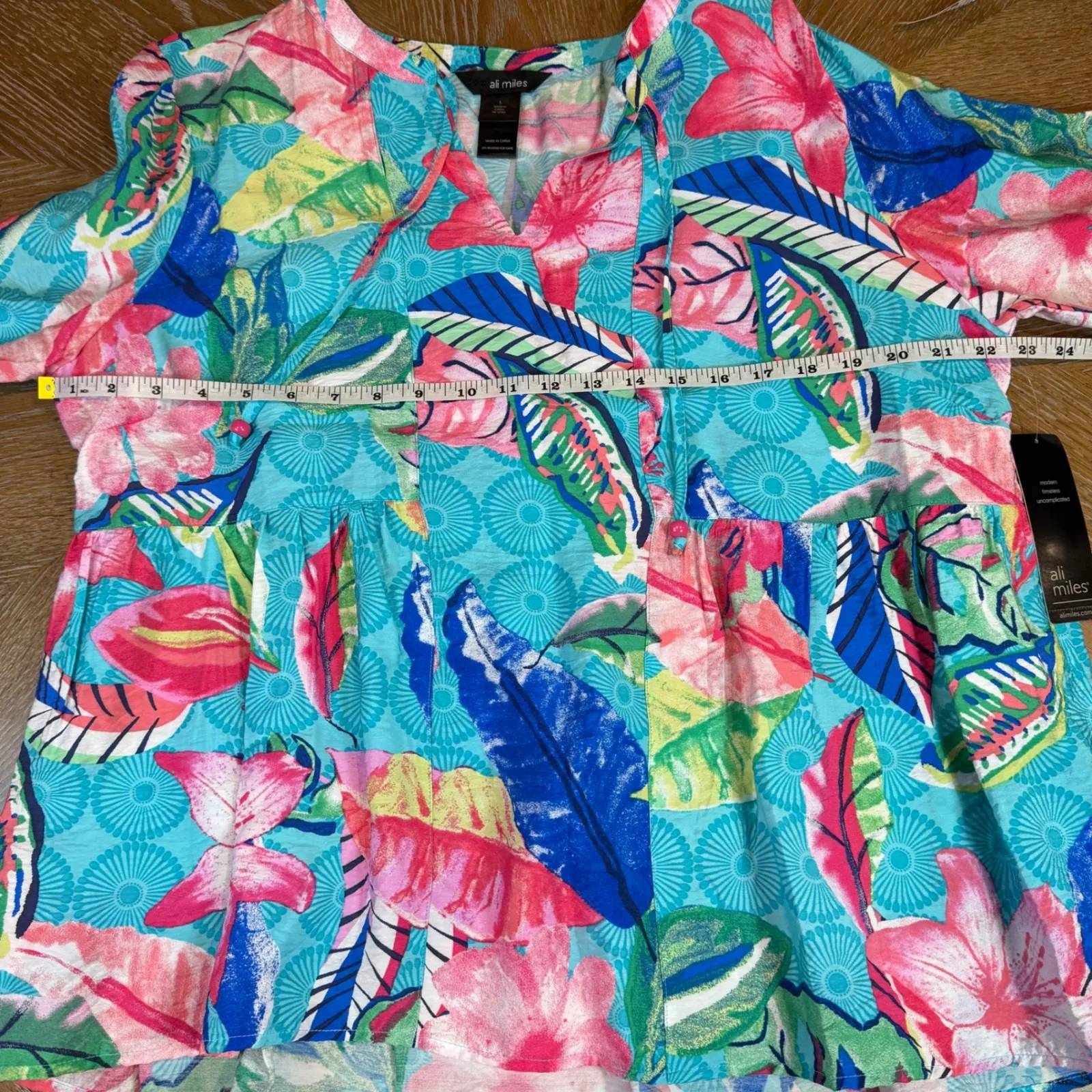Ali Miles NWT Print Flounce Sleeve Top Floral Tropical Size Large Blue Pink - Image 8
