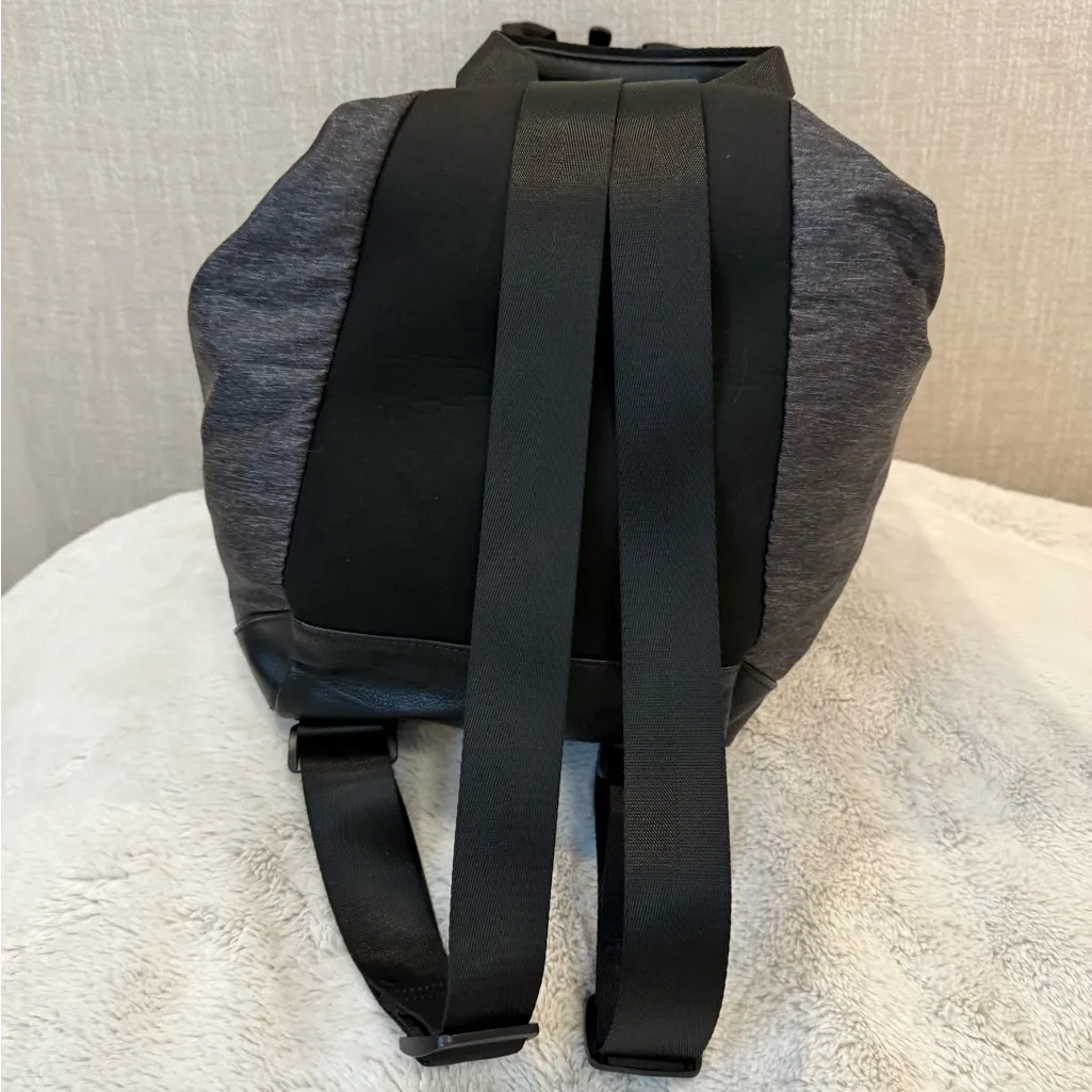 **Lolë Convertible Shoulder Bag / Backpack – Versatile Everyday Bag** - Image 4