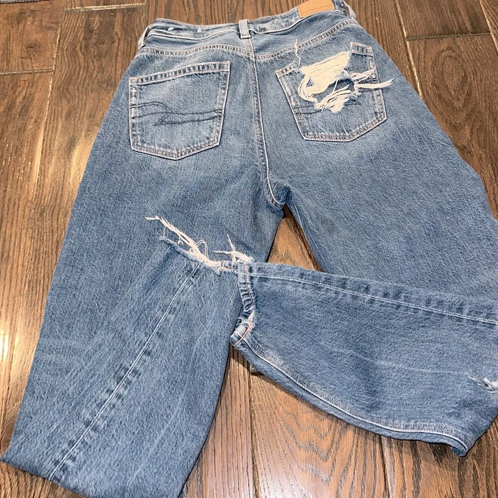 American Eagle MOM jeans distressed size 00 short - Image 9