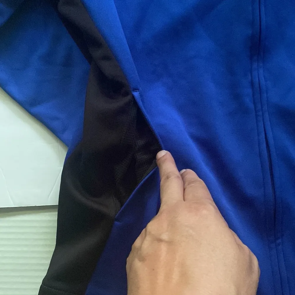 Speedo NWT  blue black collar zip fleece lined jacket, size medium - Image 9