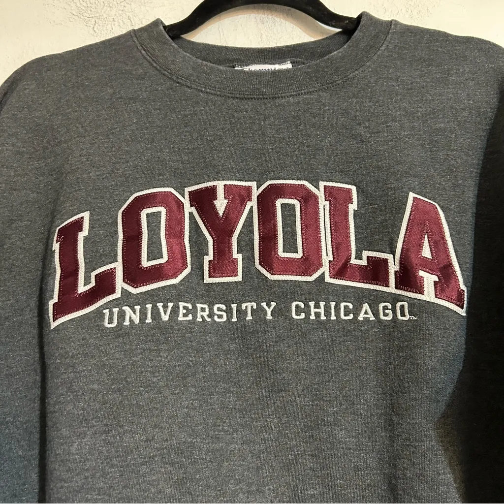 Champion Loyola University Chicago Gray Crewneck Sweatshirt Size Medium Varisty - Image 2