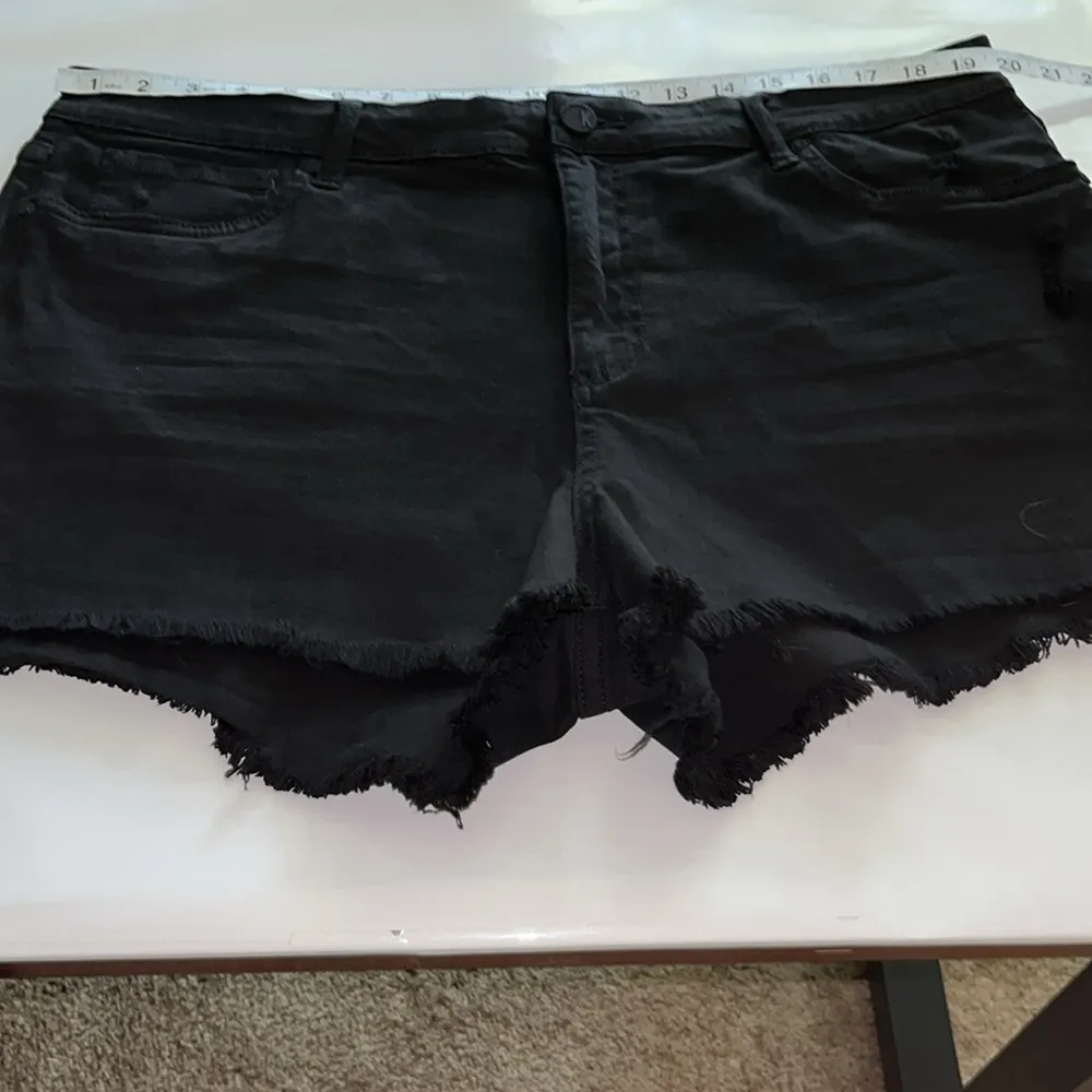 Kut From The Kloth Jane High Rise Short Size 18 - Image 4