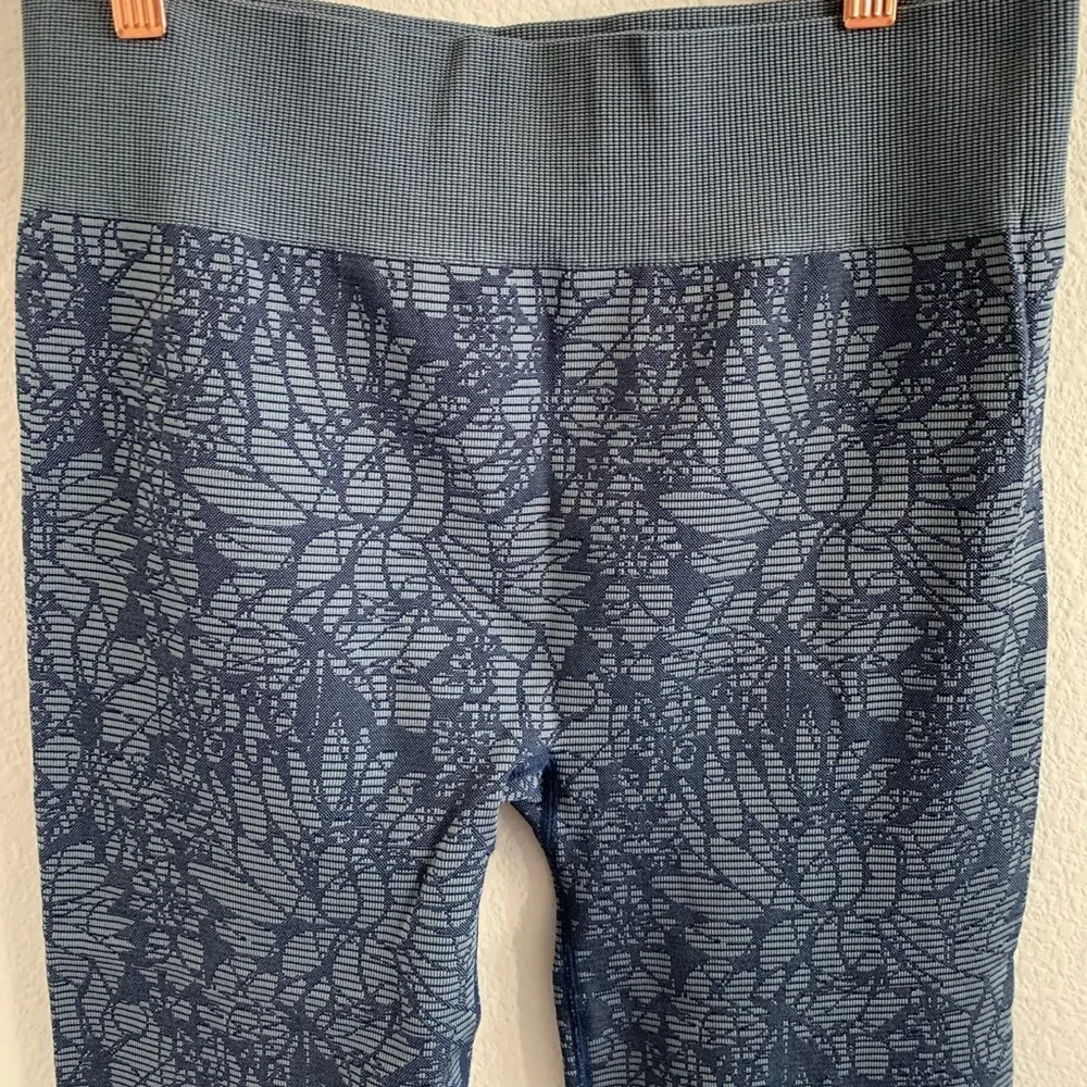 Fabletics Floral Blue Active Pants Workout Athleisure Gym Medium - Image 2