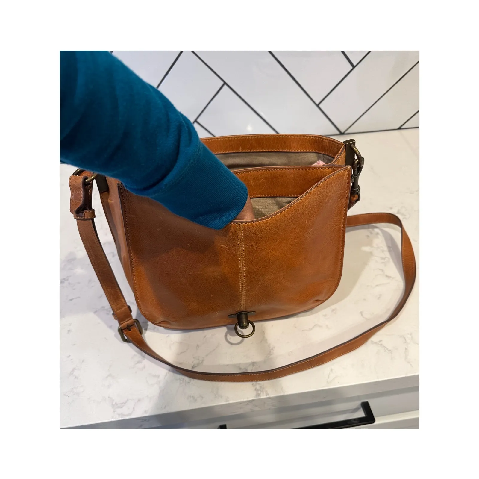 Frye Farrah saddle crossbody bag in cognac leather neutral western bohemian - Image 2