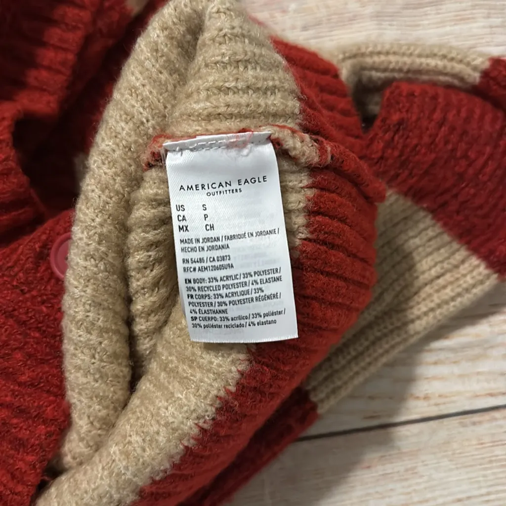 American Eagle Striped Bottom Down V-neck Sweater Size Small - Image 6