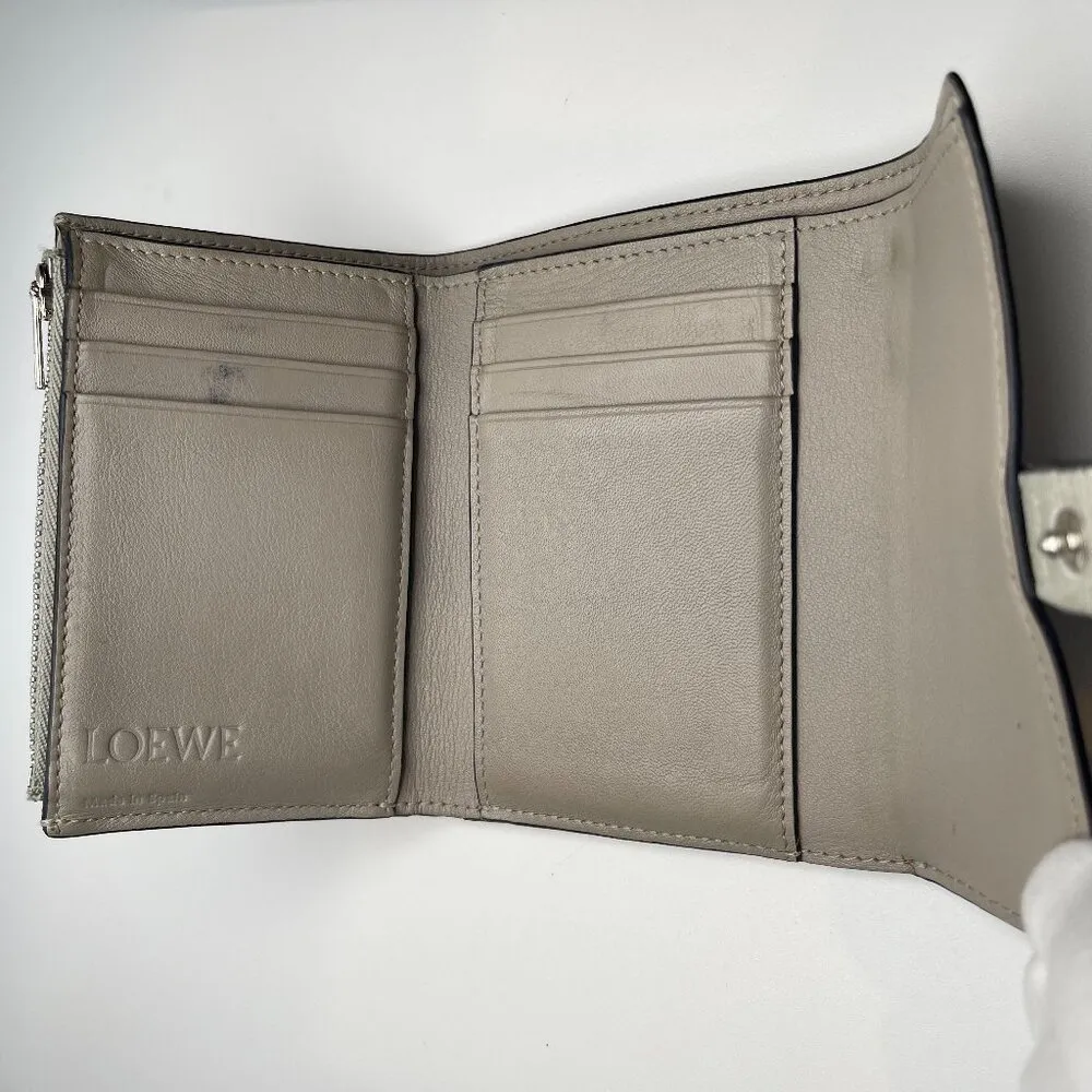 Loewe Vertical Tri-Fold Wallet in Soft Grained Calfskin - Preowned - Image 5