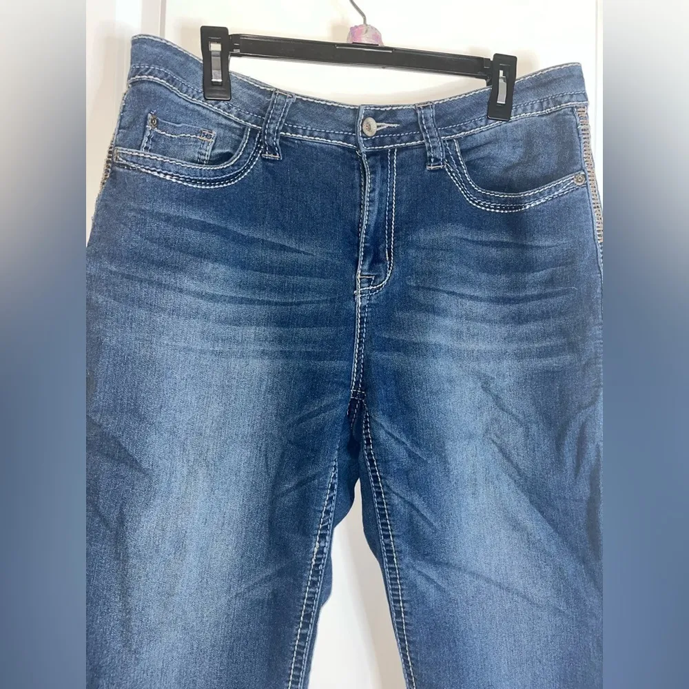 Cato Y2K Denim ContrastStitching EmbroiderDistressed MidRise Waist Capri Jean 14 - Image 7