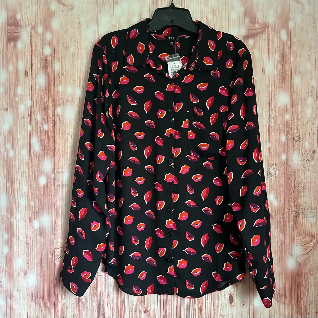Torrid Black Sz 0 Pink Lips Lizzie Georgette Button Up Long Sleeve Shirt L 12 - Image 2