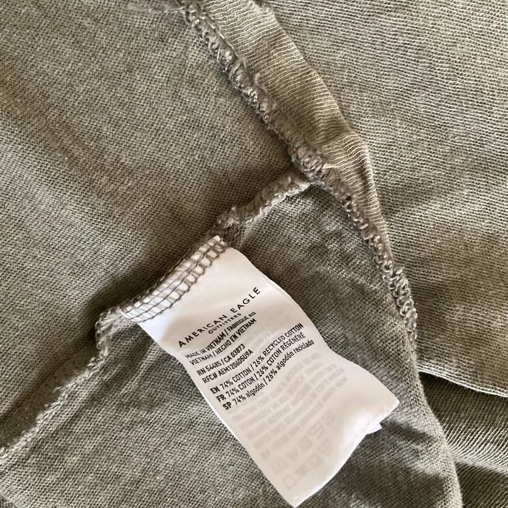 American Eagle Outfitters Distressed Olive Green Tee Size Medium New - Image 4