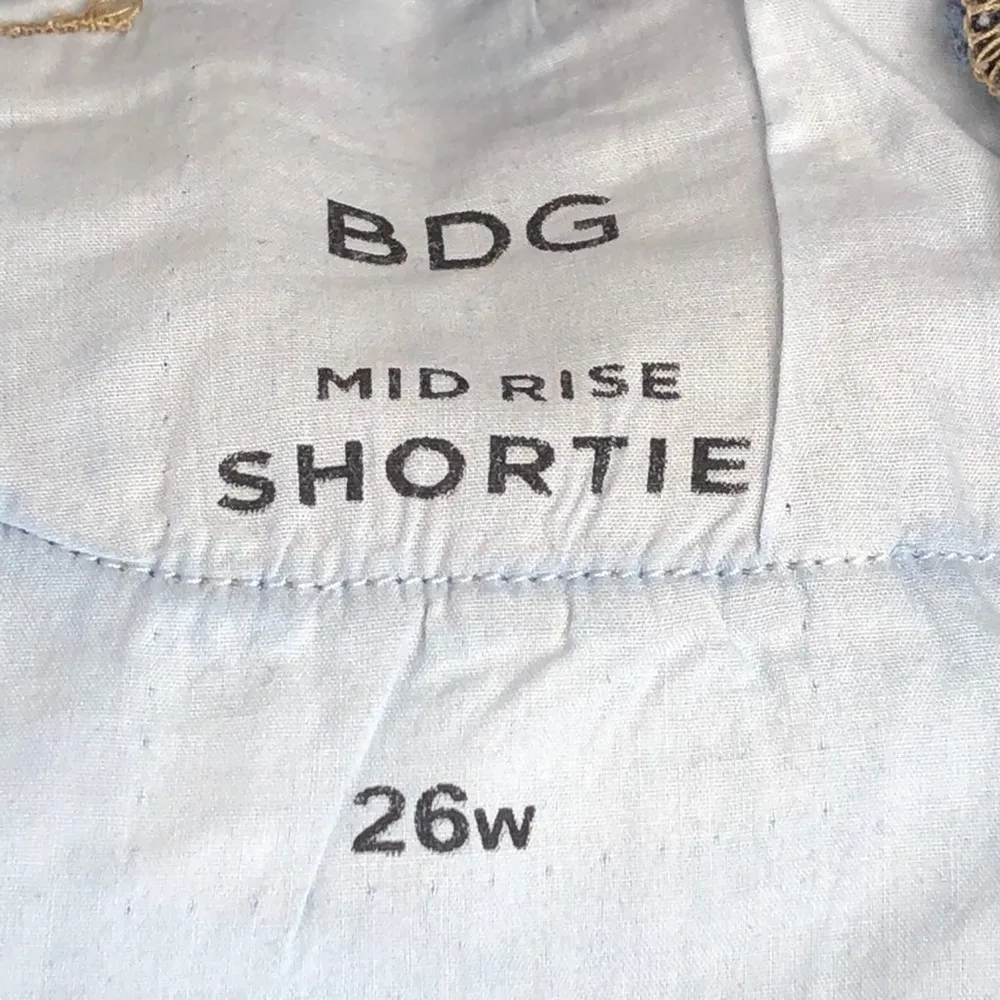 BDG Urban Outfitters Mid Rise Alexa Shortie Denim Dark Wash Jean Shorts size 26 - Image 8