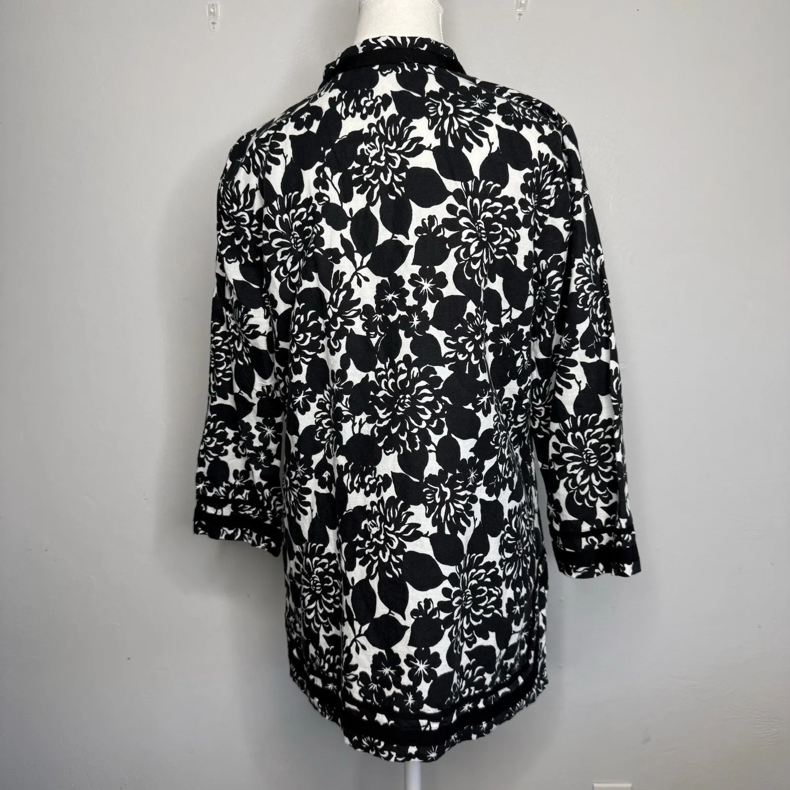 Brooks Brothers Black & White Floral Linen Cotton Tunic Top – Women’s Large - Image 3